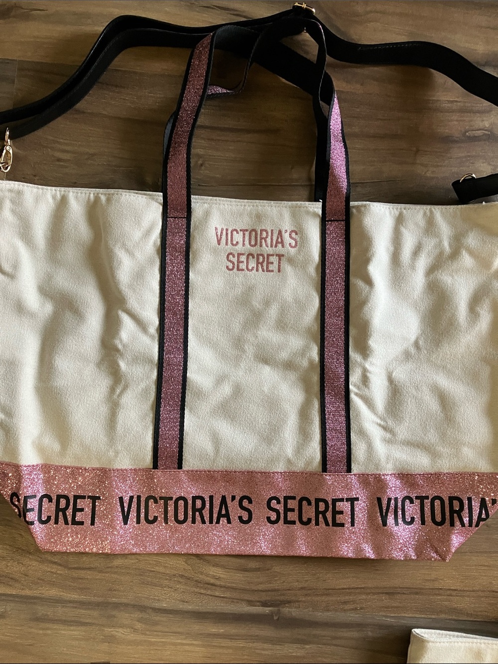 VICTORIA SECRET BUNDLE OF TOTES - Picture 3 of 15
